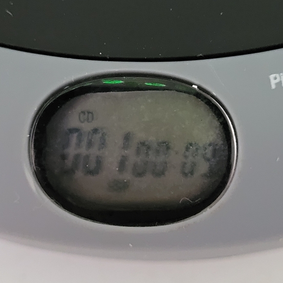 GPX PC807BMP3U Personal Portable MP3/CD Player NO ACCESSORIES INCLUDED/WORKING. - Picture 6 of 6